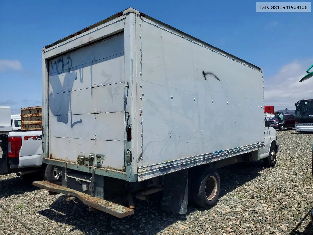 2004 GMC Savana Cutaway G3500 VIN: 1GDJG31U941908106 Lot: 54261756