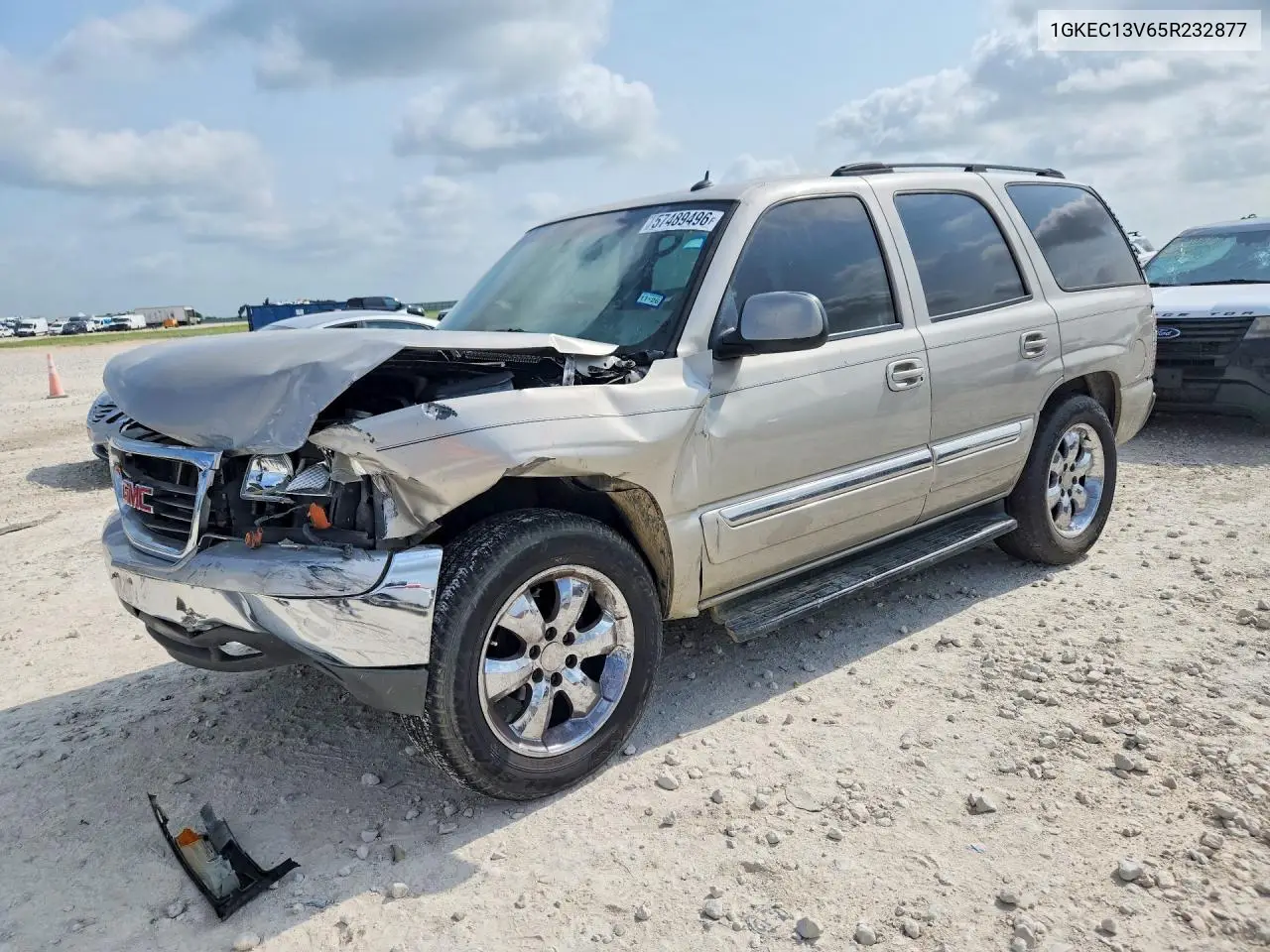 2005 GMC Yukon VIN: 1GKEC13V65R232877 Lot: 57489496