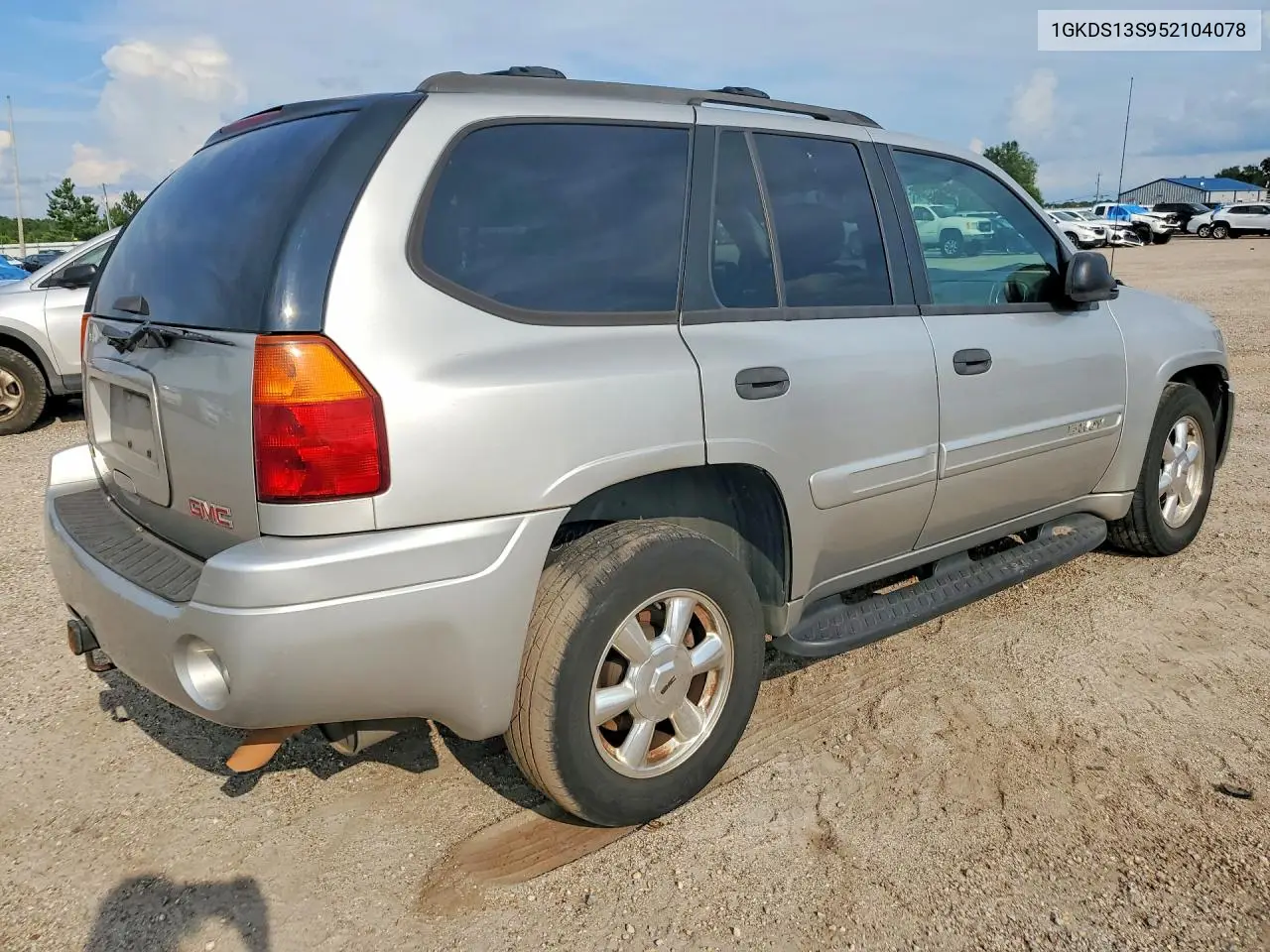 2005 GMC Envoy VIN: 1GKDS13S952104078 Lot: 57931586