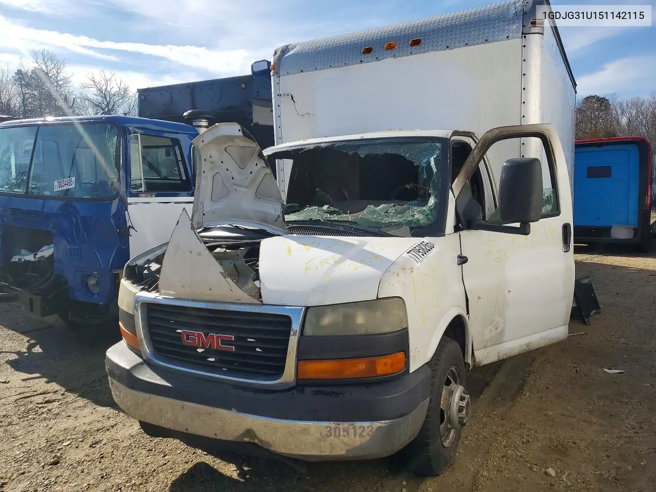 2005 GMC Savana Box Truck VIN: 1GDJG31U151142115 Lot: 77958265