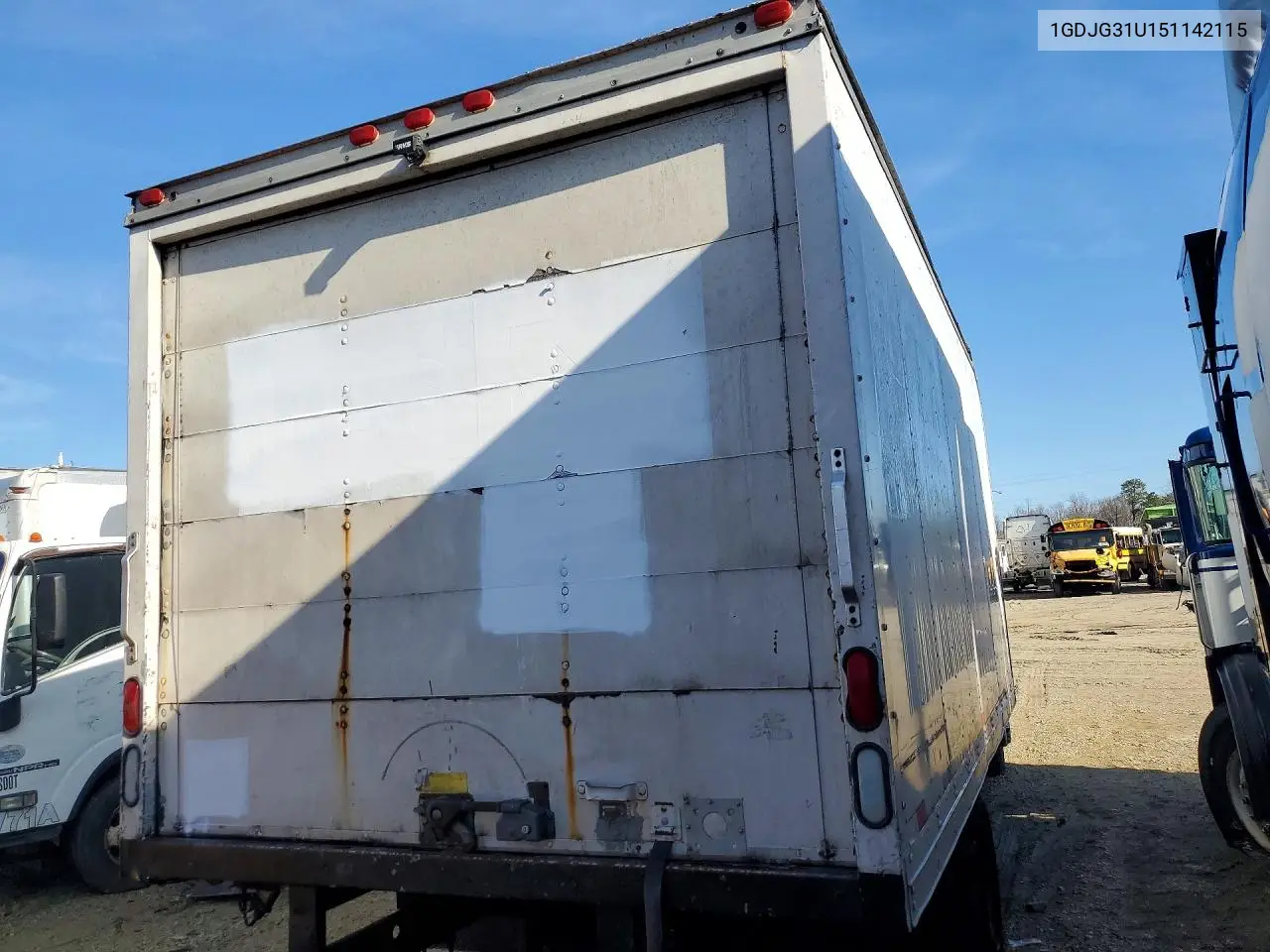 2005 GMC Savana Box Truck VIN: 1GDJG31U151142115 Lot: 77958265