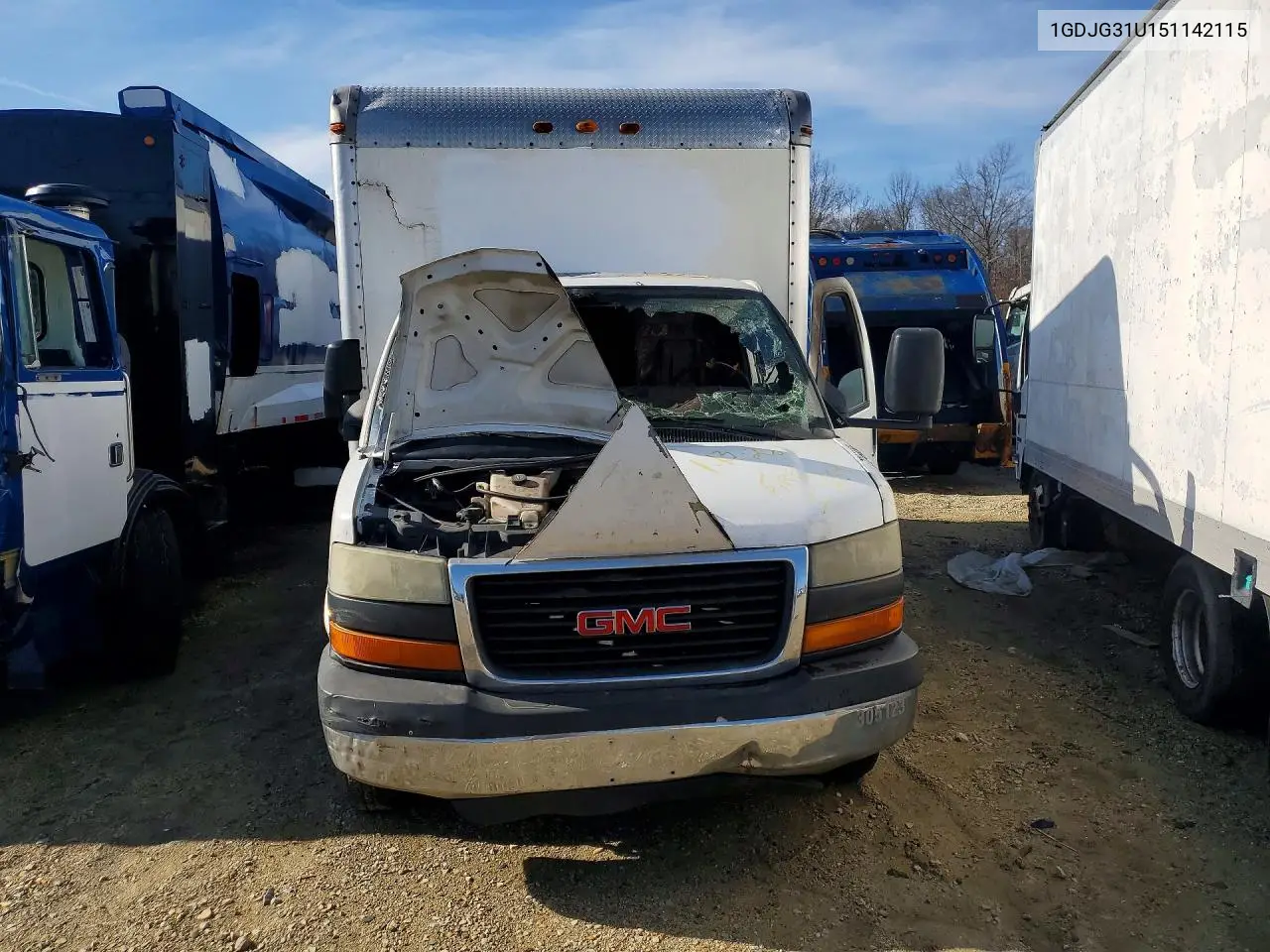2005 GMC Savana Box Truck VIN: 1GDJG31U151142115 Lot: 77958265