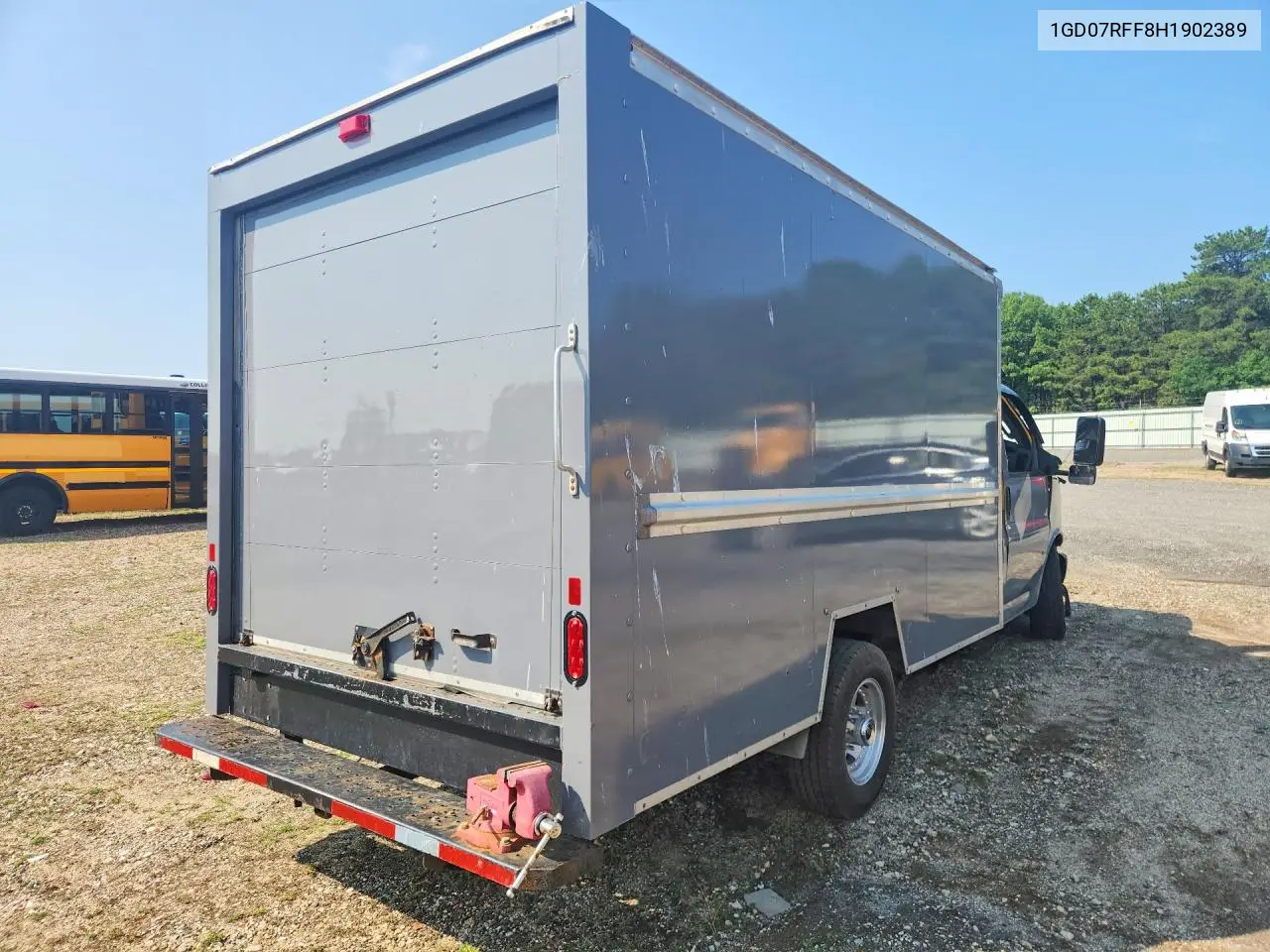 2017 GMC Savana Box Truck VIN: 1GD07RFF8H1902389 Lot: 59191576