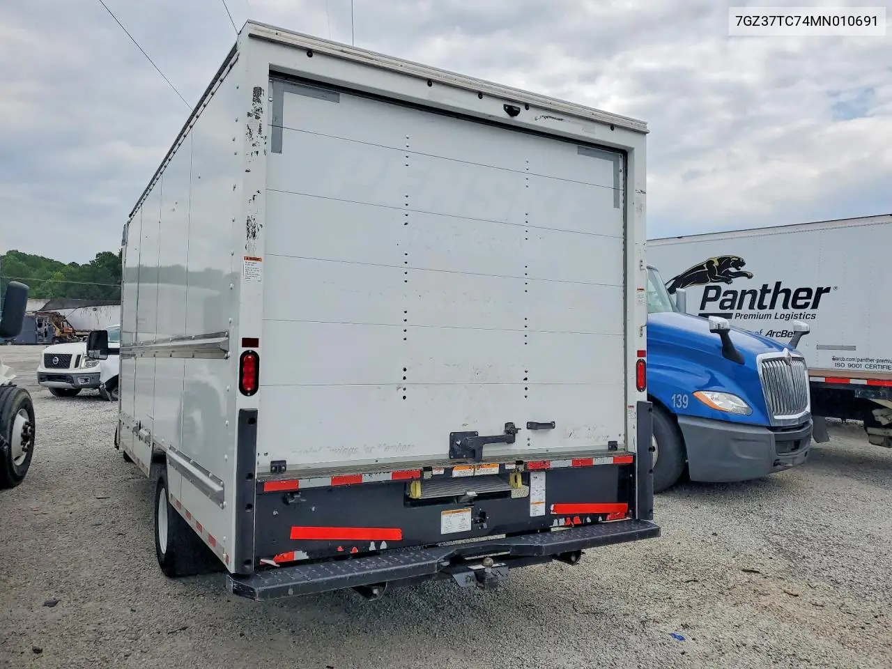 2021 GMC Savana Box Truck VIN: 7GZ37TC74MN010691 Lot: 57854456