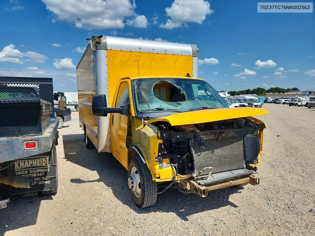 2022 GMC Savana Cut - Box Truck VIN: 7GZ37TC76NN002562 Lot: 59713576