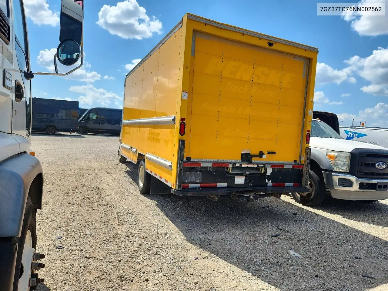 2022 GMC Savana Cut - Box Truck VIN: 7GZ37TC76NN002562 Lot: 59713576