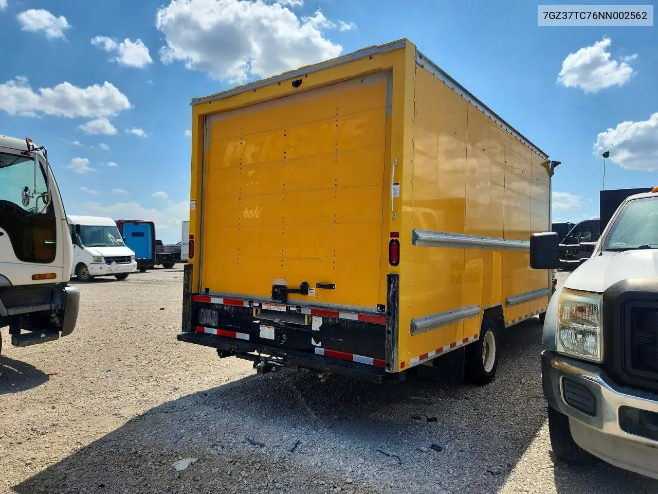 2022 GMC Savana Cut - Box Truck VIN: 7GZ37TC76NN002562 Lot: 59713576