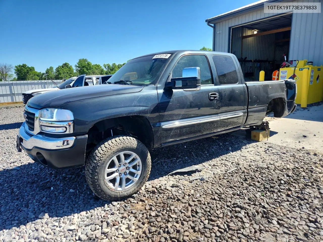 2003 GMC 1500 VIN: 1GTEK19T73E379833 Lot: 52010176