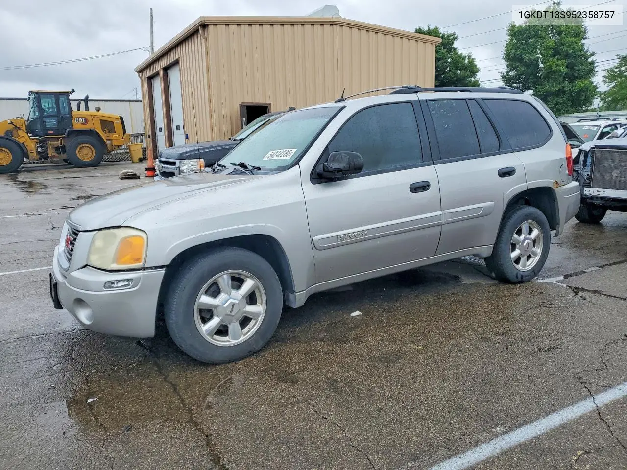 2005 GMC Envoy VIN: 1GKDT13S952358757 Lot: 54240286