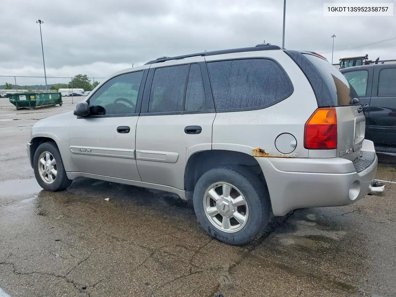 2005 GMC Envoy VIN: 1GKDT13S952358757 Lot: 54240286