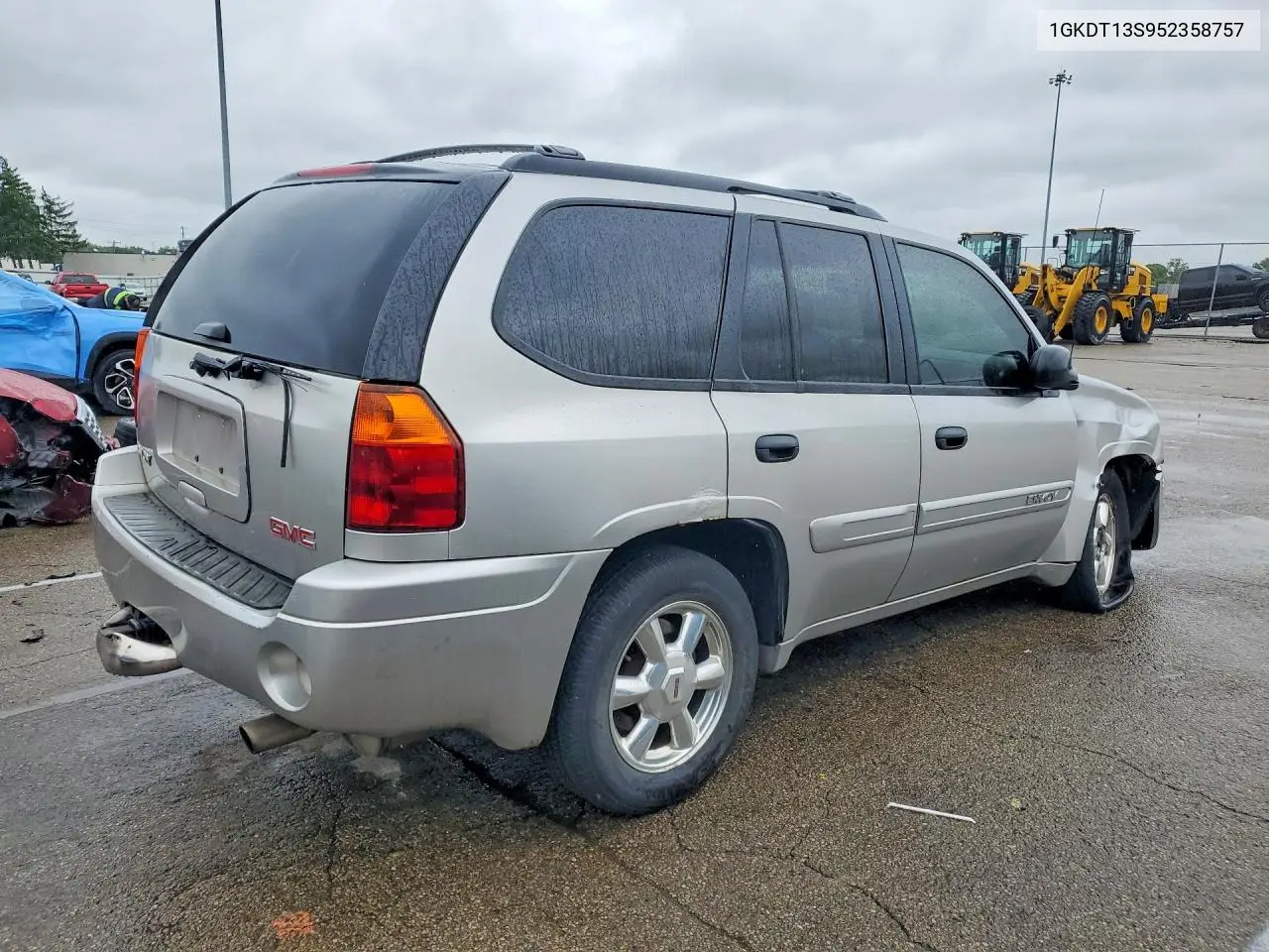 2005 GMC Envoy VIN: 1GKDT13S952358757 Lot: 54240286