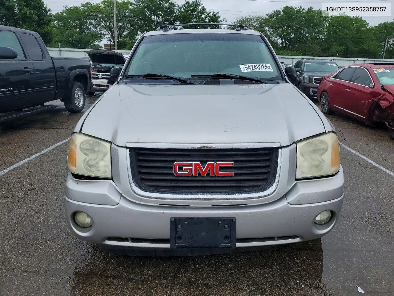 2005 GMC Envoy VIN: 1GKDT13S952358757 Lot: 54240286