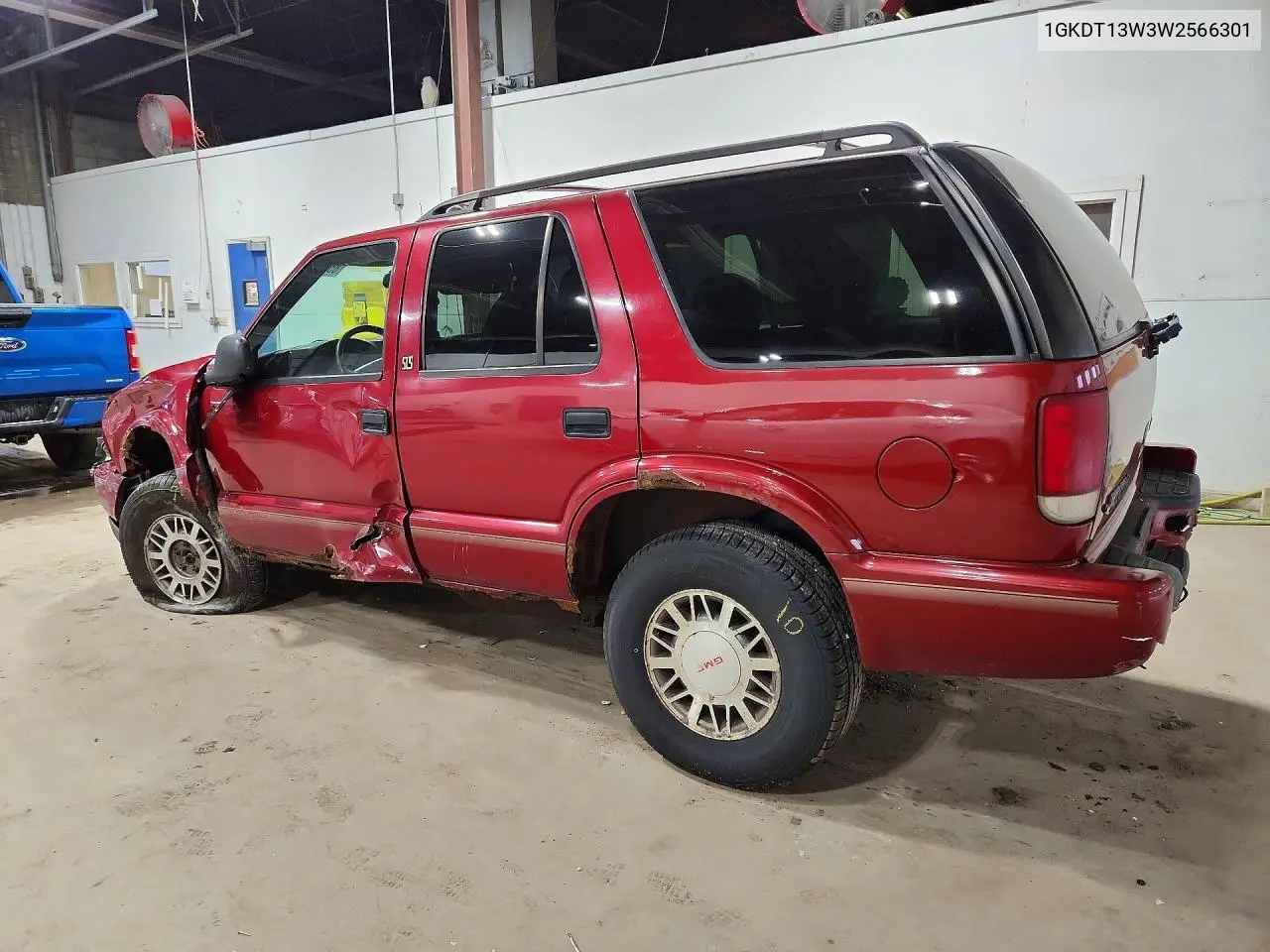 1998 GMC Jimmy VIN: 1GKDT13W3W2566301 Lot: 85634455