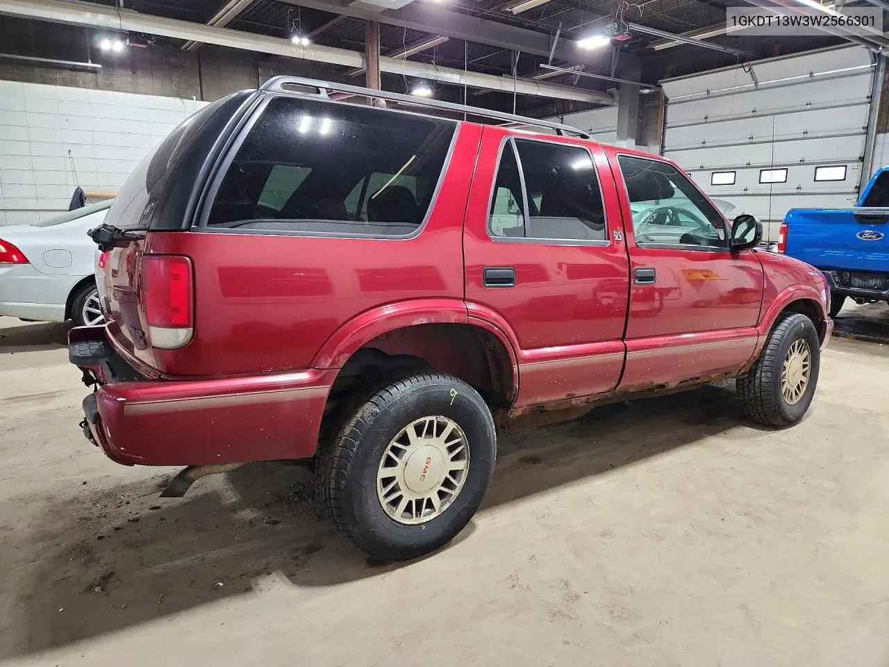 1998 GMC Jimmy VIN: 1GKDT13W3W2566301 Lot: 85634455