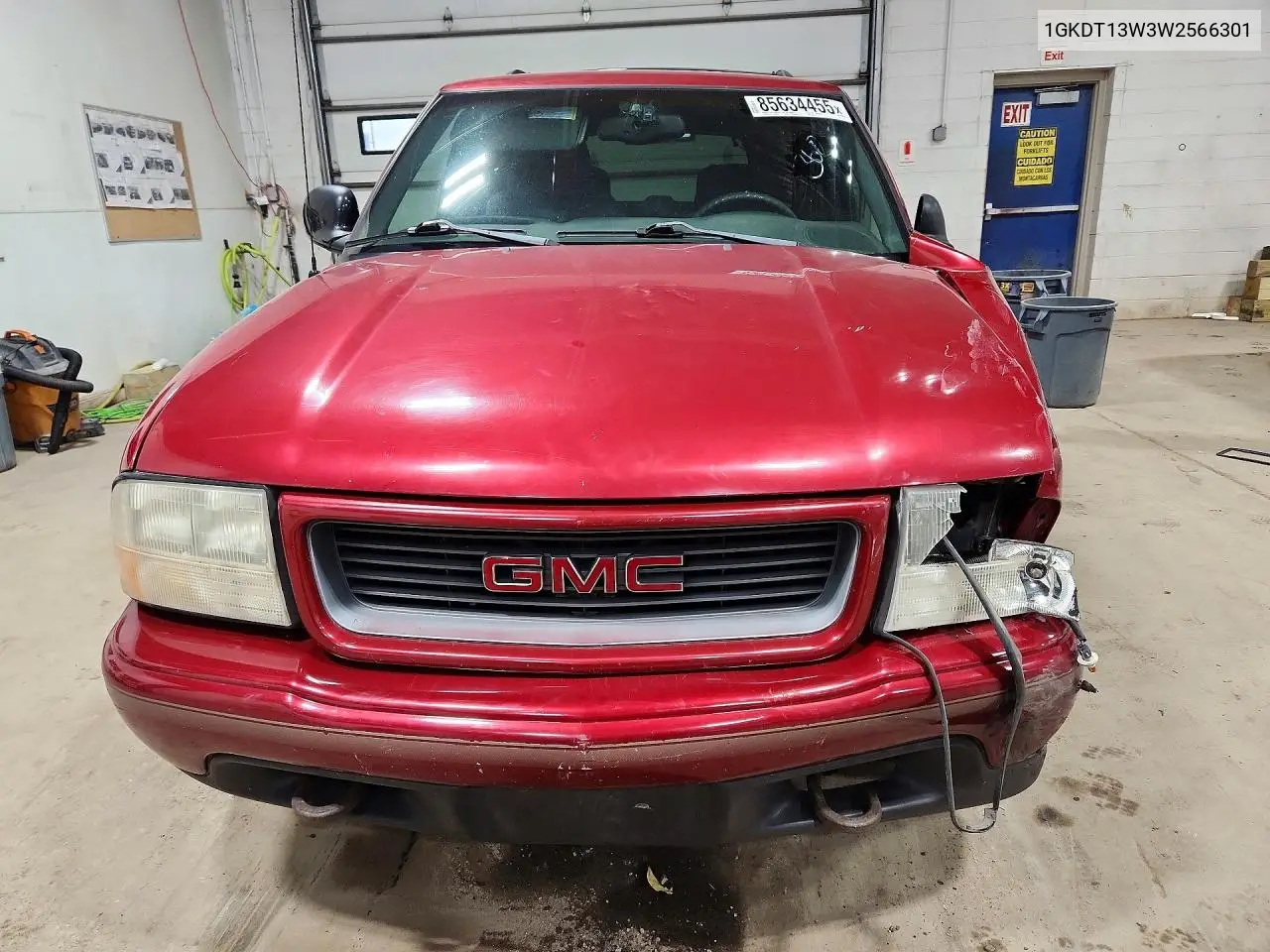 1998 GMC Jimmy VIN: 1GKDT13W3W2566301 Lot: 85634455