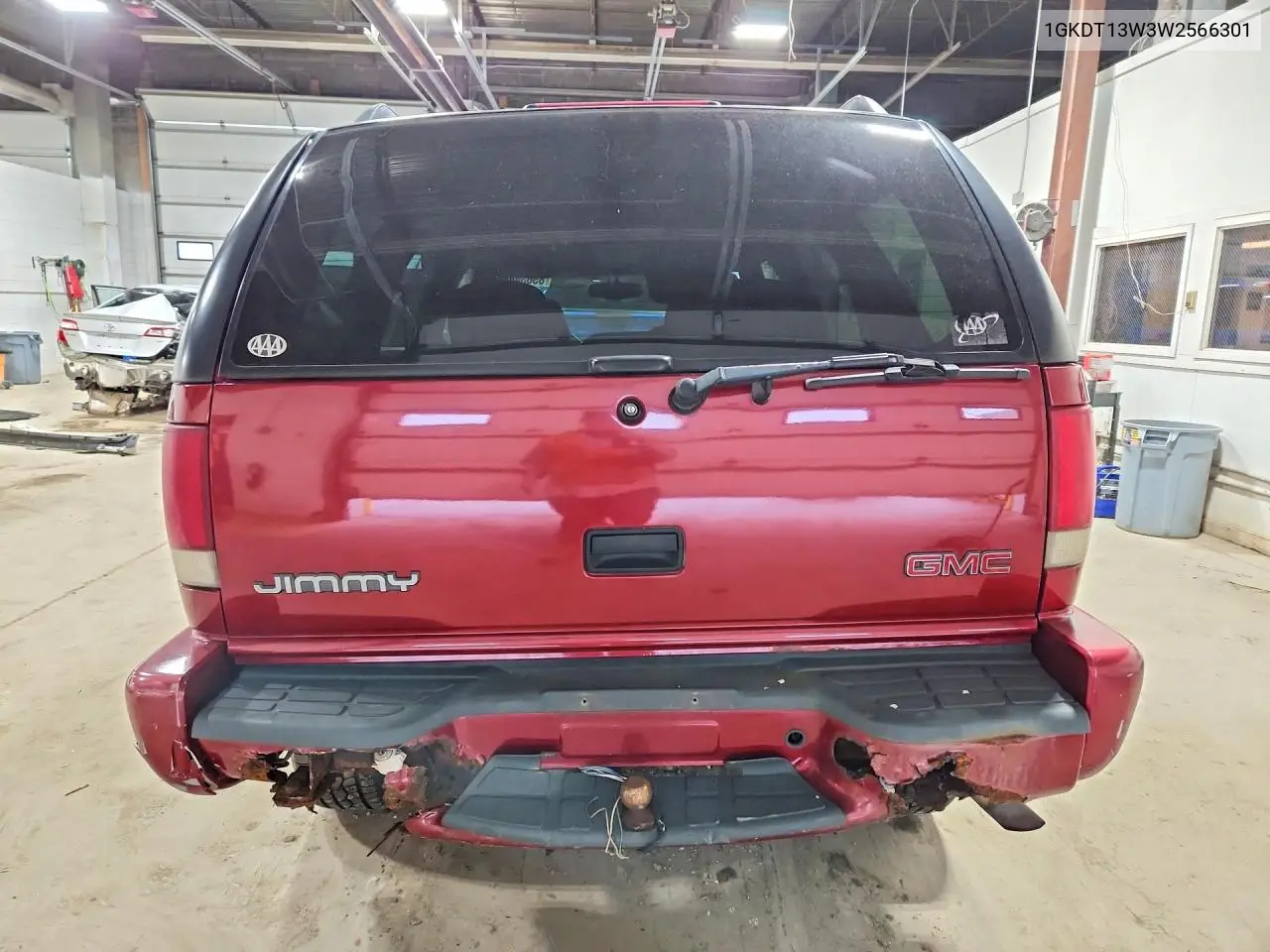 1998 GMC Jimmy VIN: 1GKDT13W3W2566301 Lot: 85634455