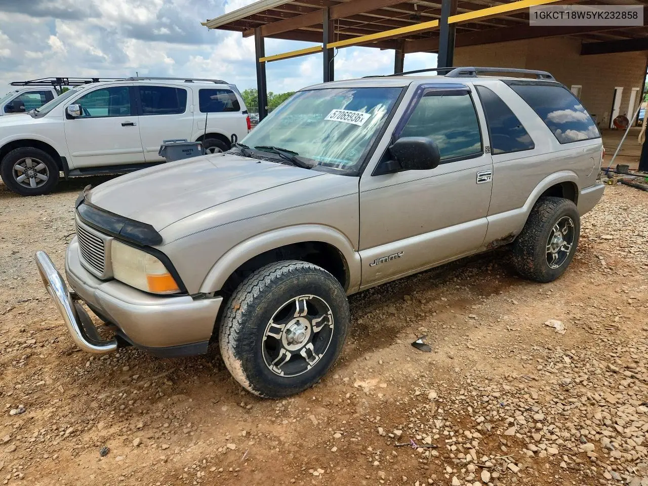 2000 GMC Jimmy VIN: 1GKCT18W5YK232858 Lot: 57065936