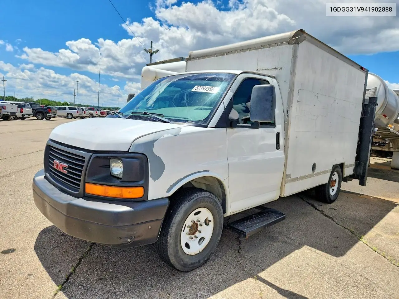 2004 GMC Savana Box Truck VIN: 1GDGG31V941902888 Lot: 57391596