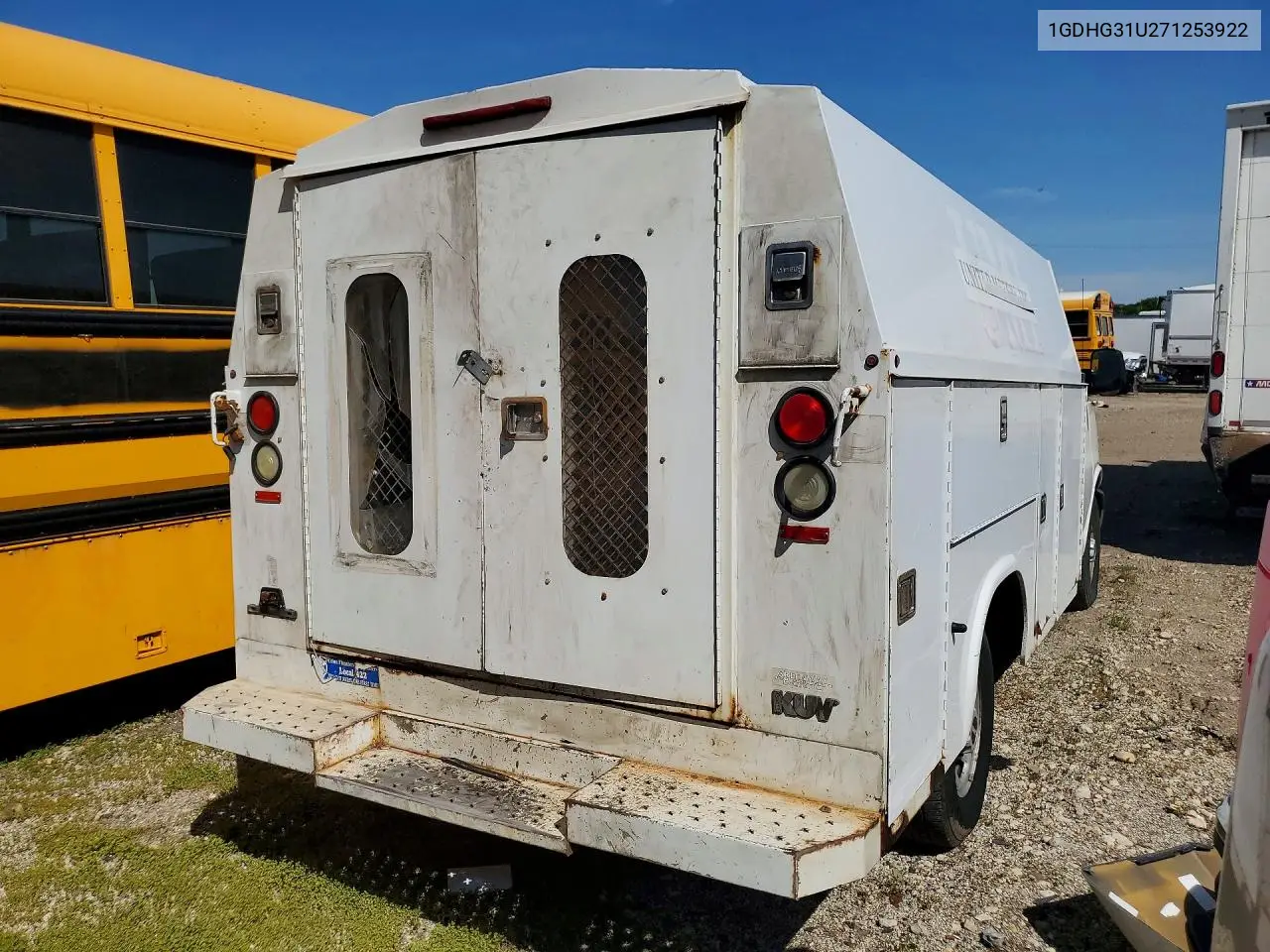 2007 GMC Savana Cutaway G3500 VIN: 1GDHG31U271253922 Lot: 55850756
