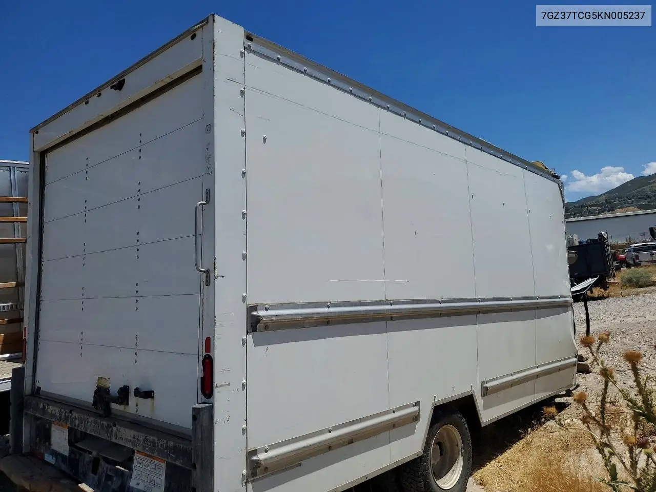 2019 GMC Savana Cut - Box Truck VIN: 7GZ37TCG5KN005237 Lot: 60009706
