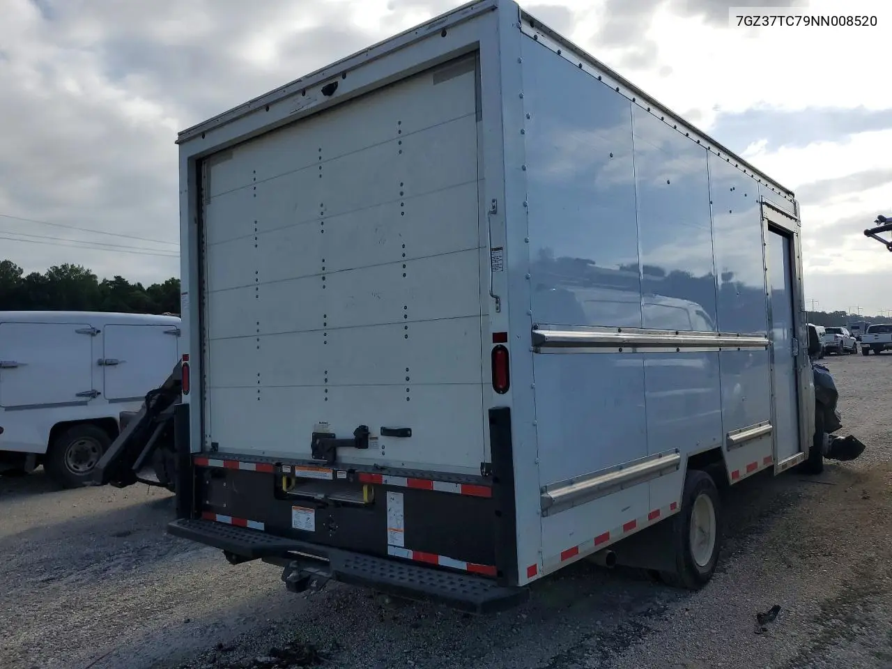 2022 GMC Savana Box Truck VIN: 7GZ37TC79NN008520 Lot: 54996346