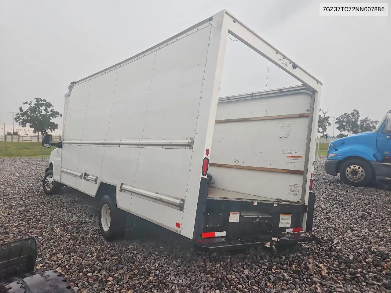 2022 GMC Savana Cut - Box Truck VIN: 7GZ37TC72NN007886 Lot: 61438836