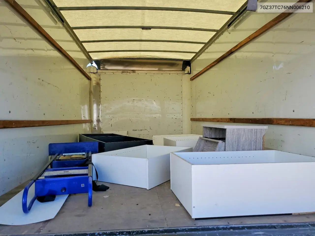 2022 GMC Savana Cut - Box Truck VIN: 7GZ37TC76NN006210 Lot: 62264816