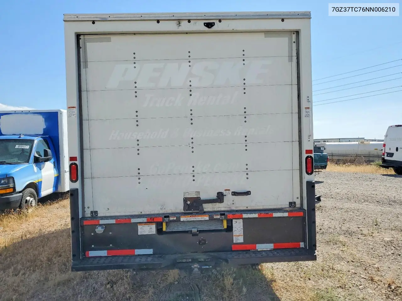 2022 GMC Savana Cut - Box Truck VIN: 7GZ37TC76NN006210 Lot: 62264816