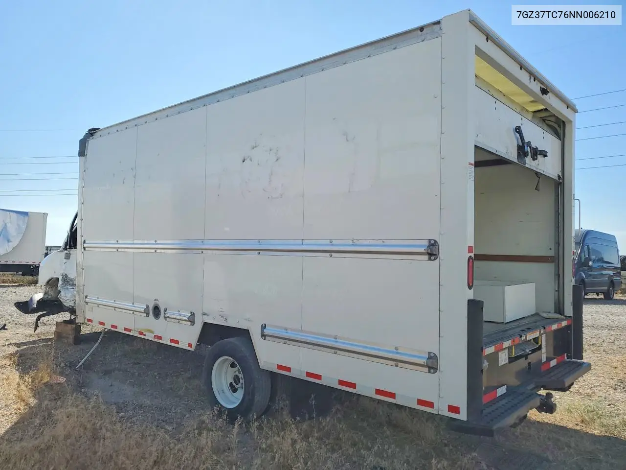 2022 GMC Savana Cut - Box Truck VIN: 7GZ37TC76NN006210 Lot: 62264816