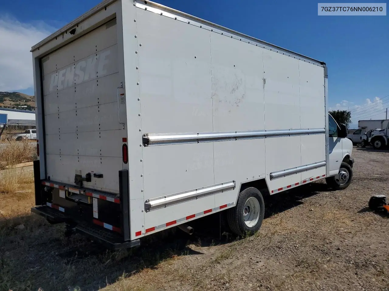 2022 GMC Savana Cut - Box Truck VIN: 7GZ37TC76NN006210 Lot: 62264816