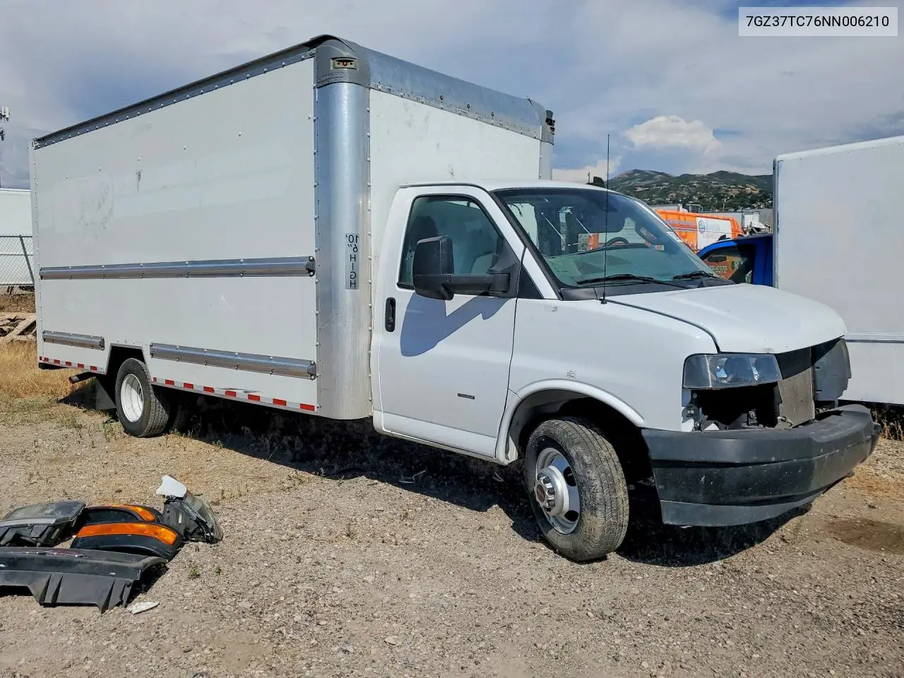 2022 GMC Savana Cut - Box Truck VIN: 7GZ37TC76NN006210 Lot: 62264816