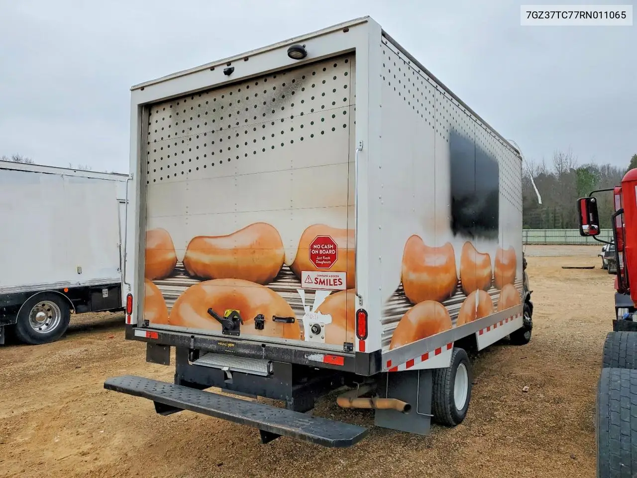 2024 GMC Savana Box Truck VIN: 7GZ37TC77RN011065 Lot: 97342295