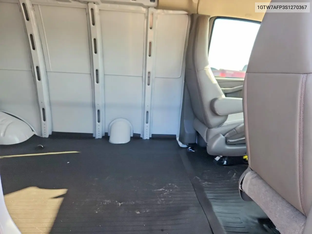 2025 GMC Savana G2500 VIN: 1GTW7AFP3S1270367 Lot: 60078476