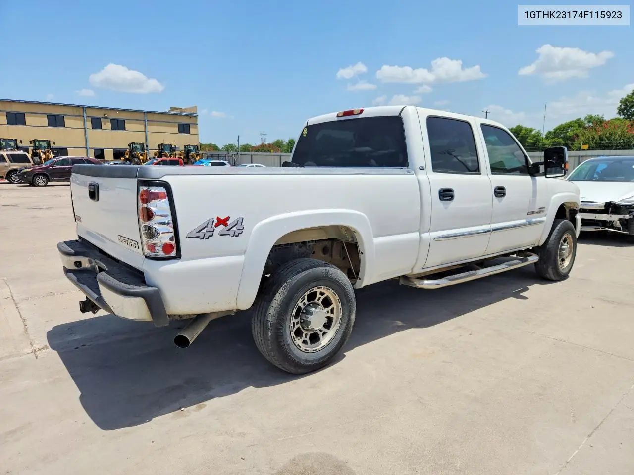 2004 GMC Sierra K2500 Heavy Duty VIN: 1GTHK23174F115923 Lot: 61328756