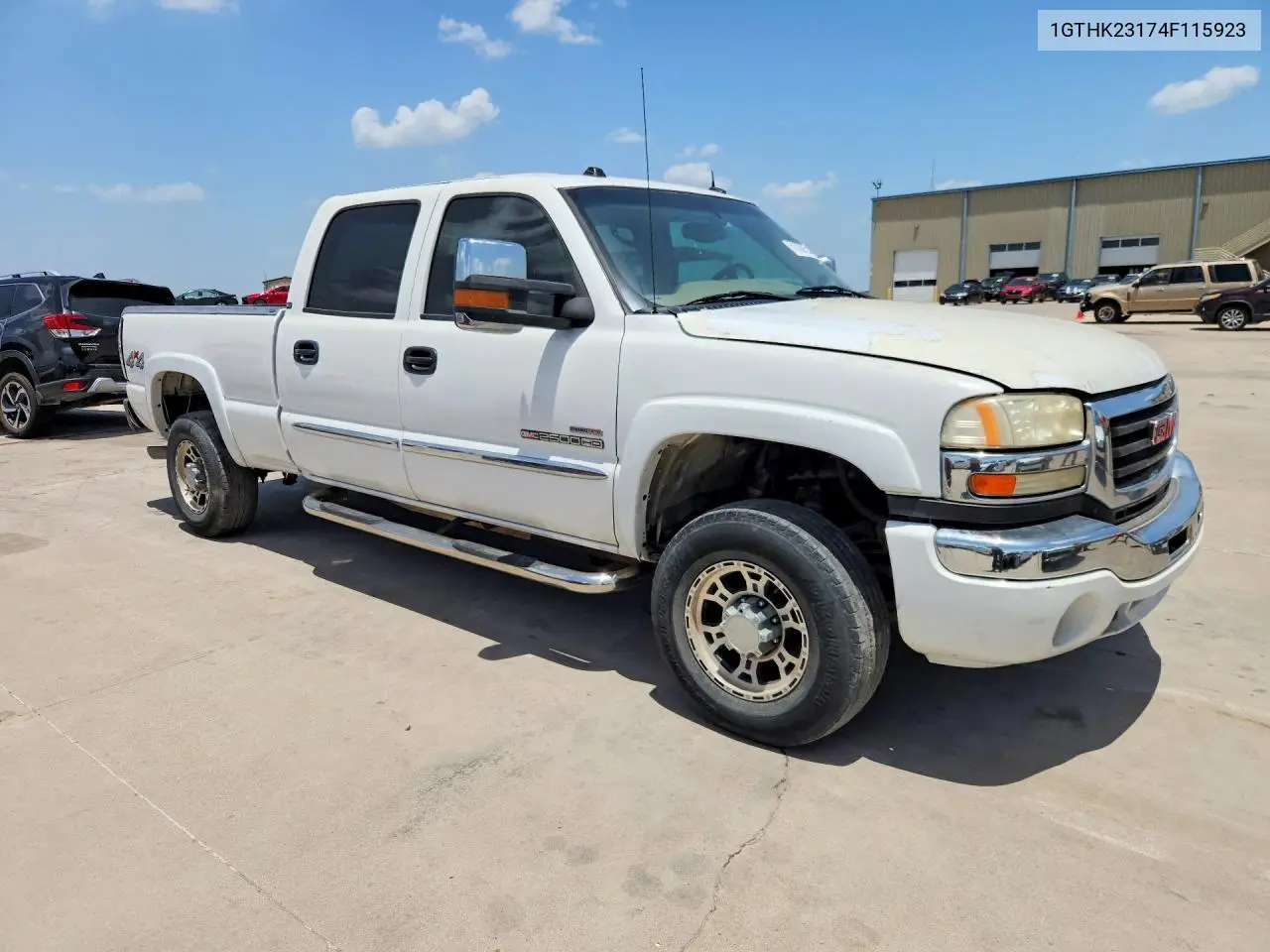 2004 GMC Sierra K2500 Heavy Duty VIN: 1GTHK23174F115923 Lot: 61328756