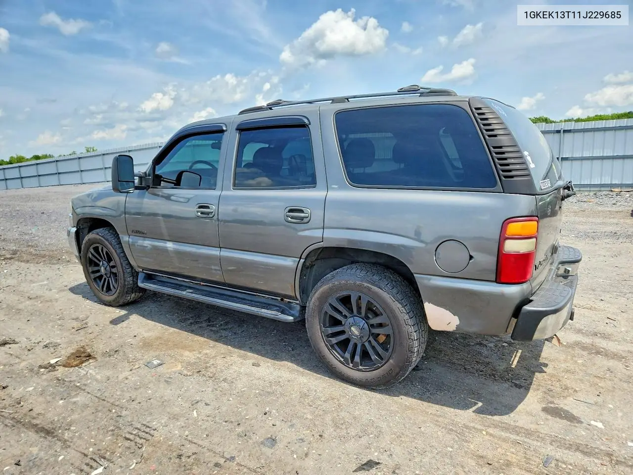 2001 GMC Yukon VIN: 1GKEK13T11J229685 Lot: 61902986