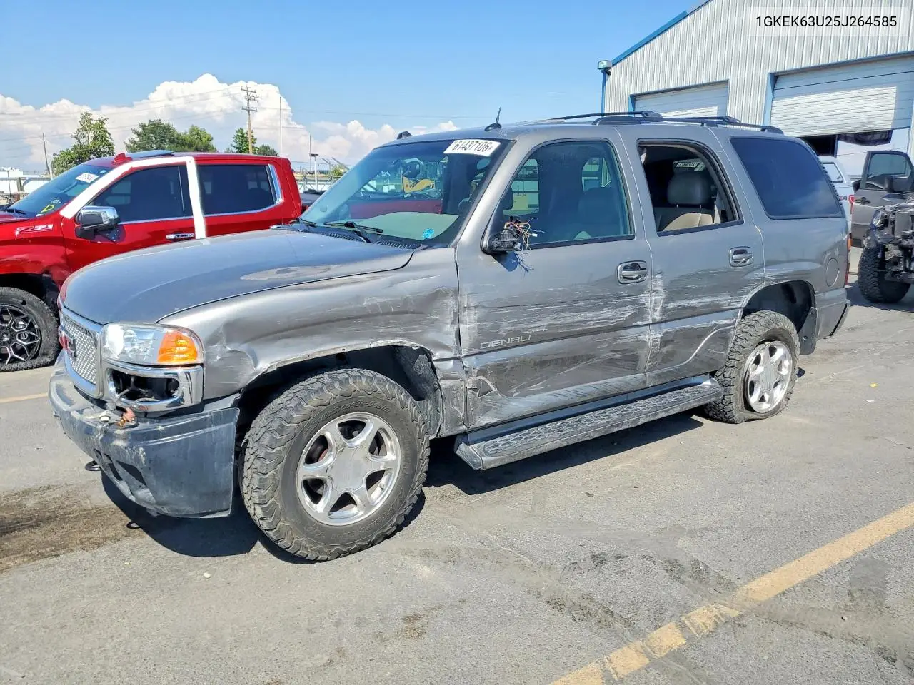 2005 GMC Yukon Denali VIN: 1GKEK63U25J264585 Lot: 61437106