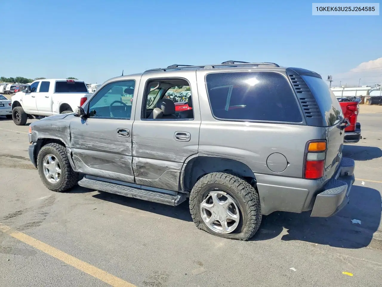 2005 GMC Yukon Denali VIN: 1GKEK63U25J264585 Lot: 61437106