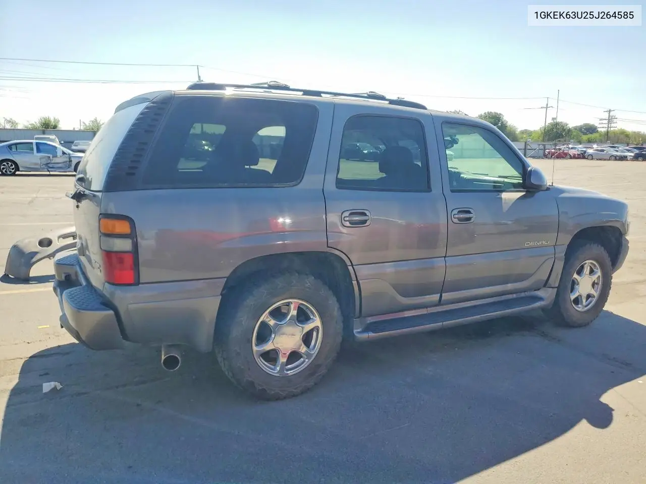 2005 GMC Yukon Denali VIN: 1GKEK63U25J264585 Lot: 61437106