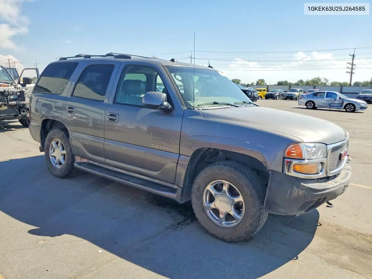 2005 GMC Yukon Denali VIN: 1GKEK63U25J264585 Lot: 61437106