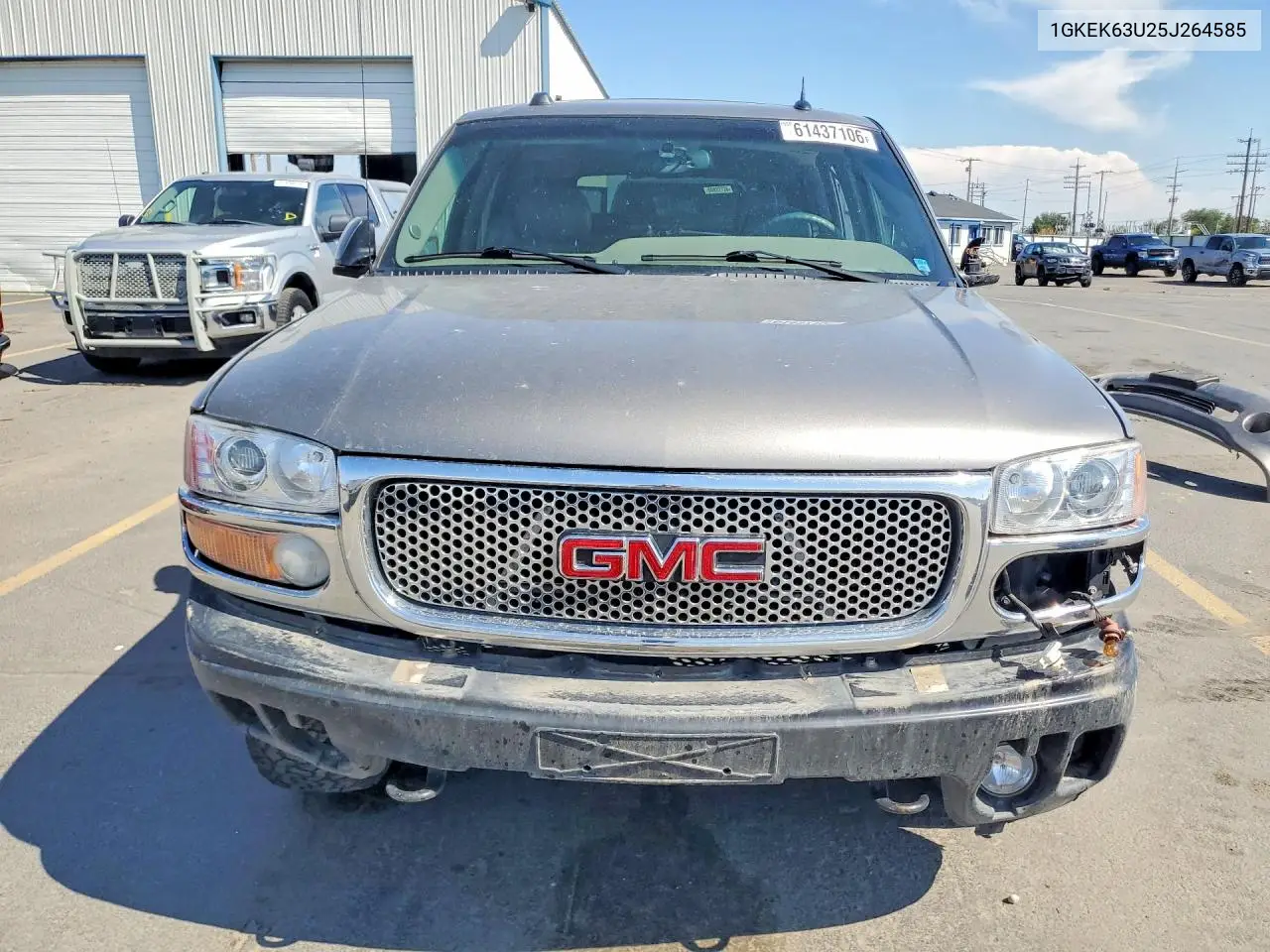 2005 GMC Yukon Denali VIN: 1GKEK63U25J264585 Lot: 61437106