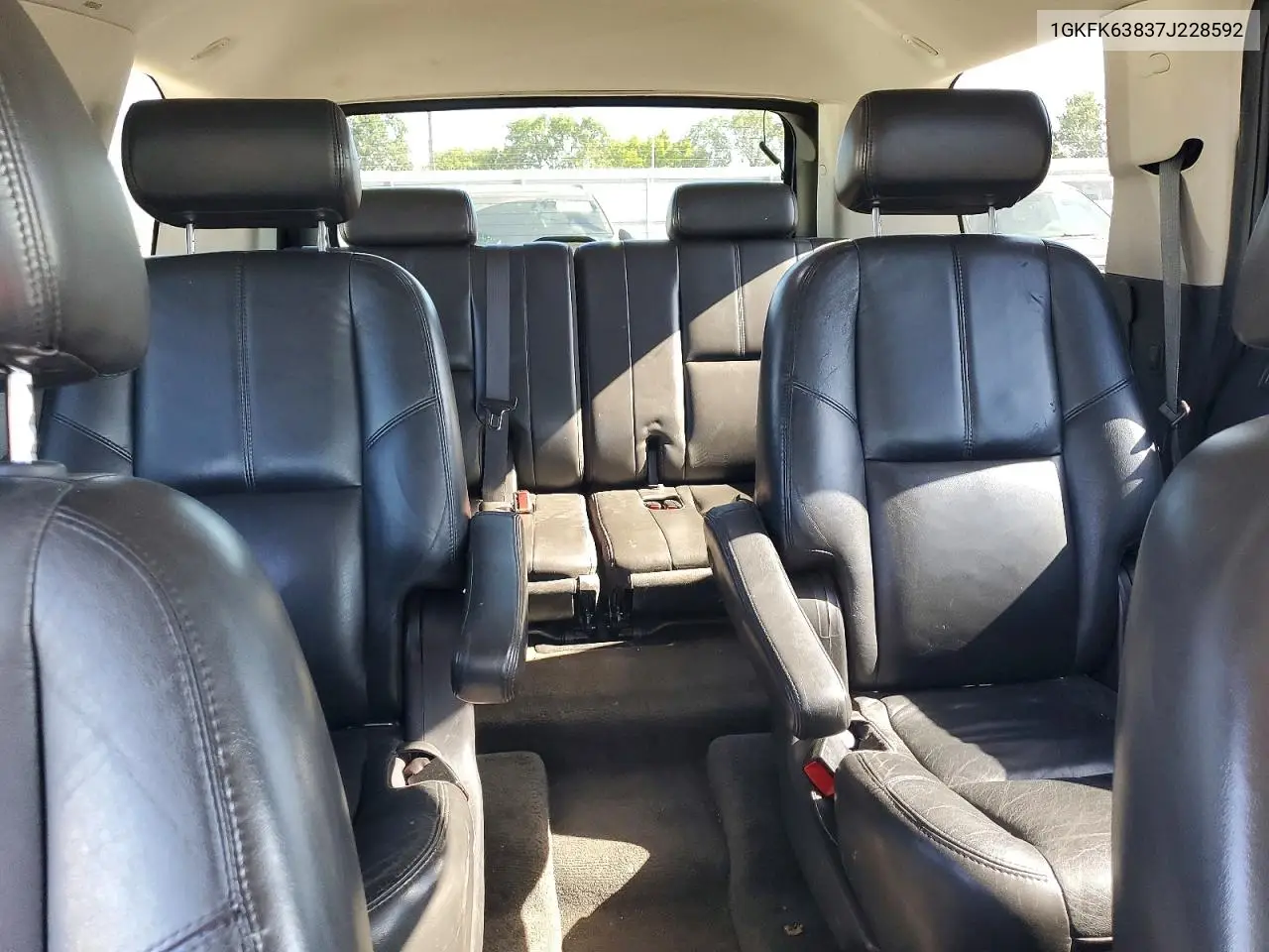 2007 GMC Yukon Denali VIN: 1GKFK63837J228592 Lot: 60697486