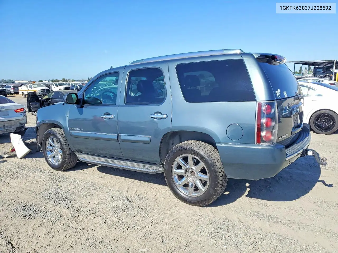 2007 GMC Yukon Denali VIN: 1GKFK63837J228592 Lot: 60697486