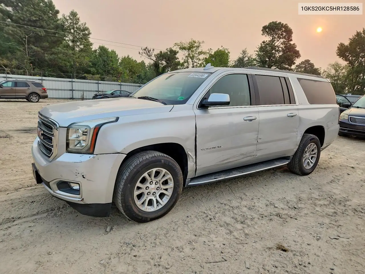 2017 GMC Yukon Xl K1500 Slt VIN: 1GKS2GKC5HR128586 Lot: 60564596