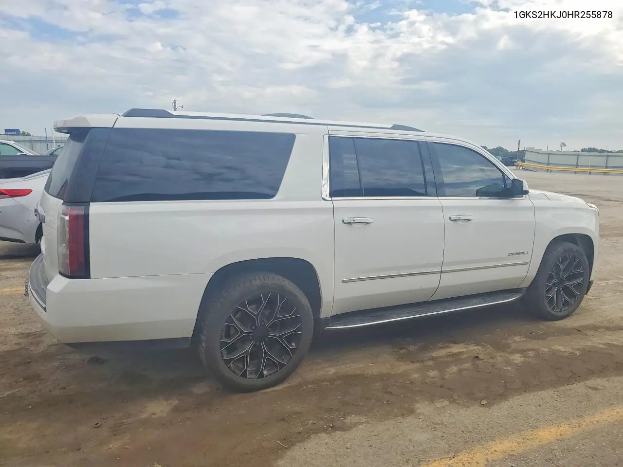 1GKS2HKJ0HR255878 2017 GMC Yukon Xl Denali