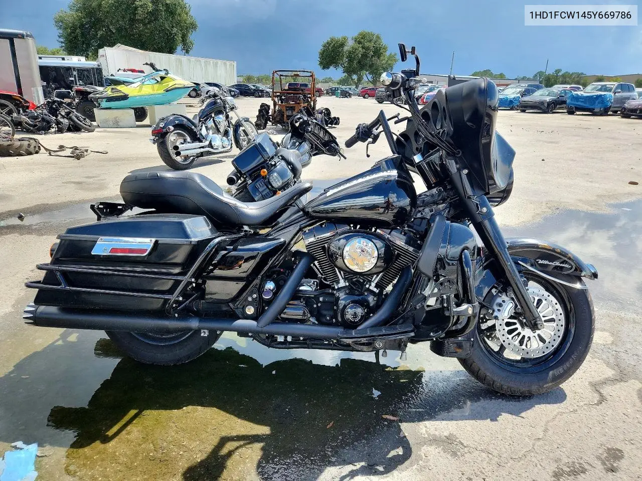 2005 Harley-Davidson Flhtcui VIN: 1HD1FCW145Y669786 Lot: 59278526
