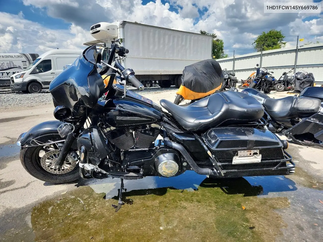 2005 Harley-Davidson Flhtcui VIN: 1HD1FCW145Y669786 Lot: 59278526