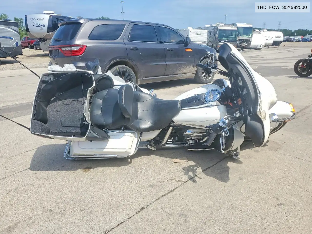 2005 Harley-Davidson Flhtcui VIN: 1HD1FCW135Y682500 Lot: 59960946