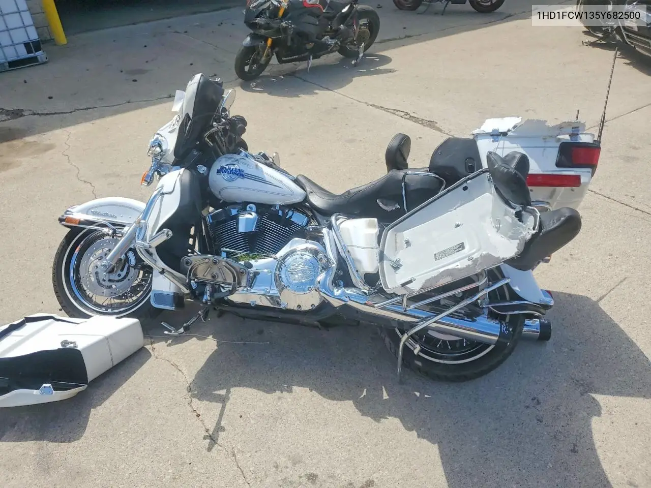 2005 Harley-Davidson Flhtcui VIN: 1HD1FCW135Y682500 Lot: 59960946