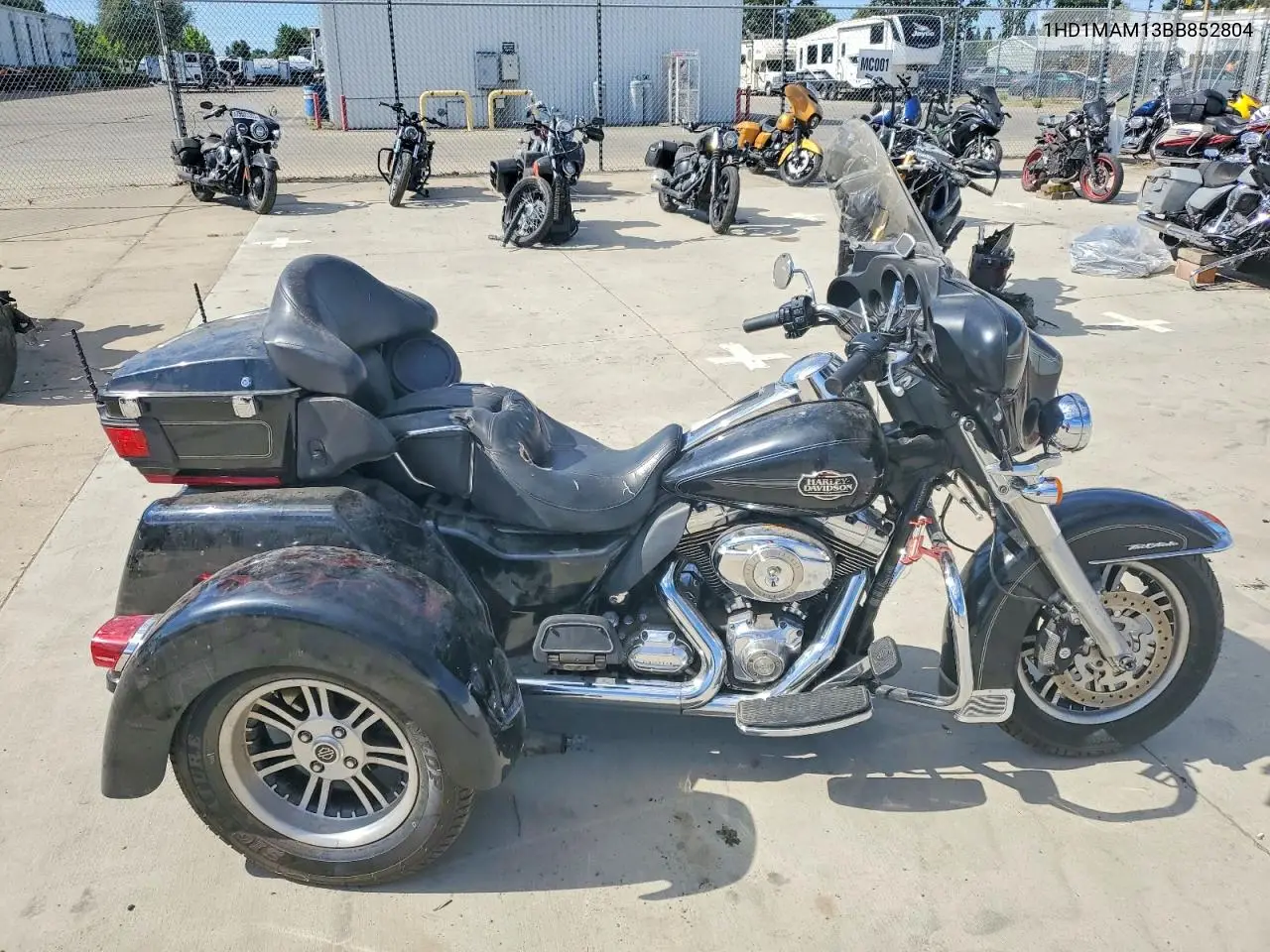 2011 Harley-Davidson Flhtcutg VIN: 1HD1MAM13BB852804 Lot: 61801226